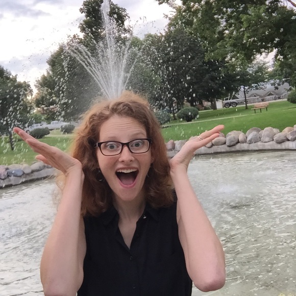 Meet your Posher, Tori - Picture 1 of 1